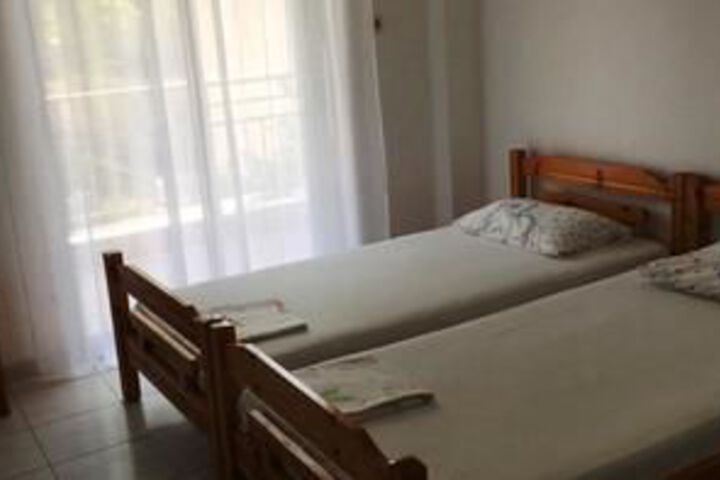 Room 6 of 17