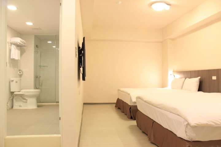 Room 37 of 48