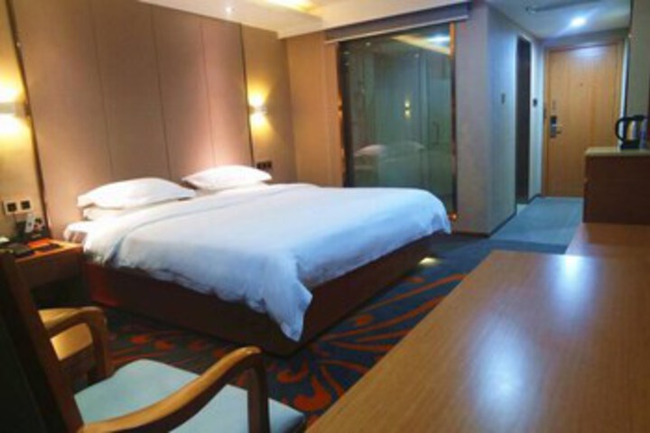 Room 6 of 13