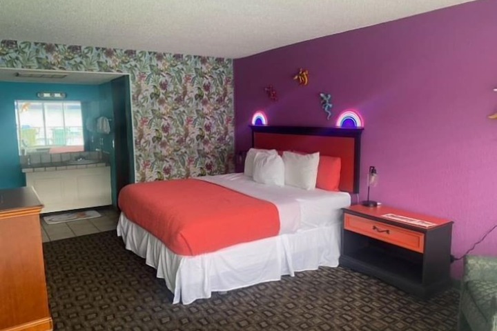 Room 11 of 24