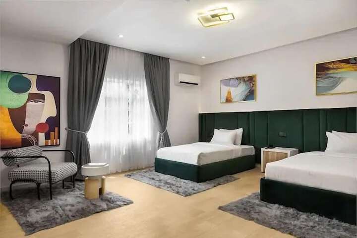 Room 4 of 30