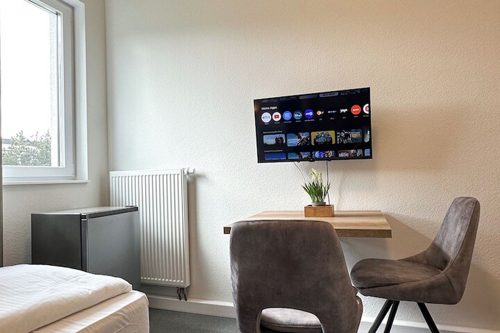 Room 4 of 12
