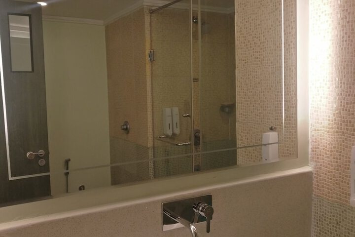 Room 37 of 110