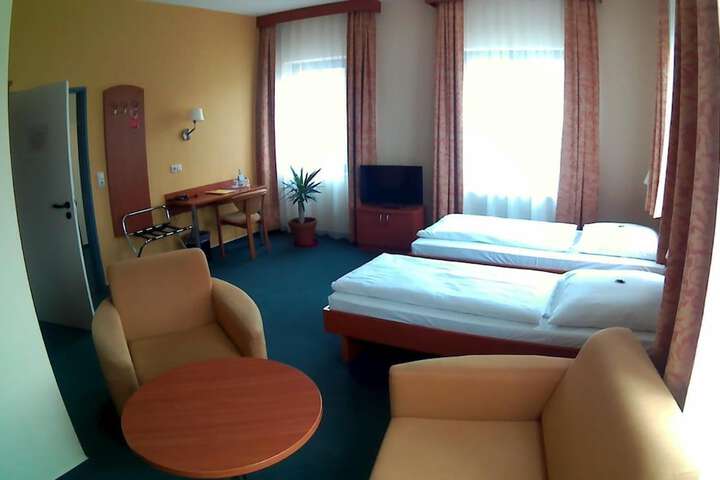 Room 16 of 34