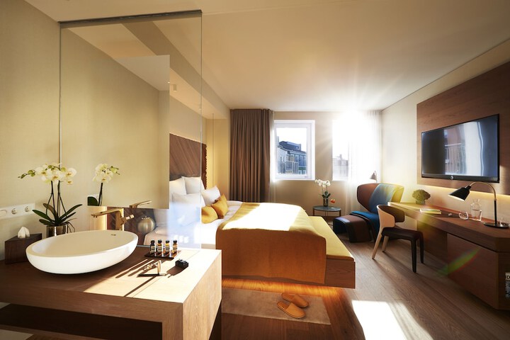 Room 21 of 104