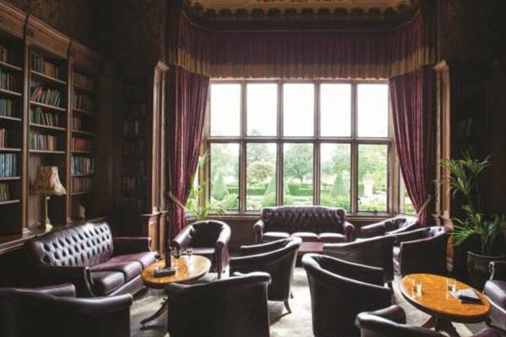 Lounge 6 of 9