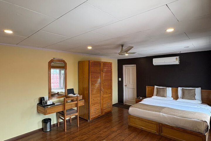 Room 3 of 17
