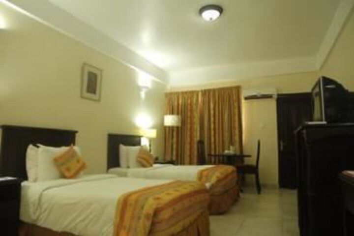 Room 33 of 87