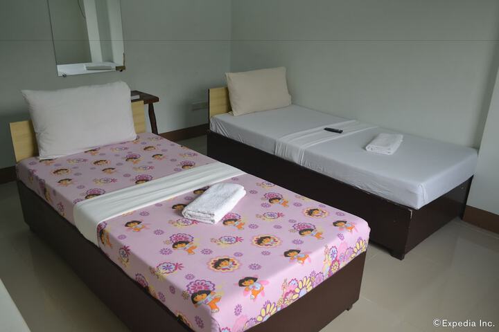 Room 8 of 40