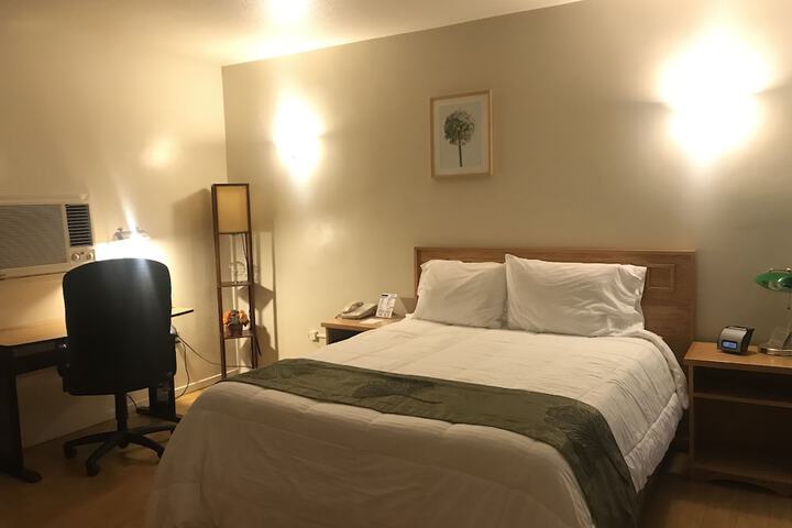 1 Queen Bed (8 of 12)