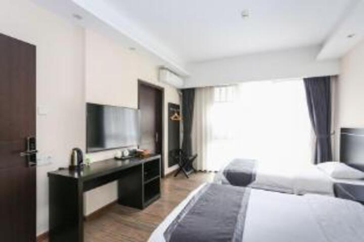 Room 5 of 7