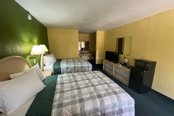 Room 6 of 14
