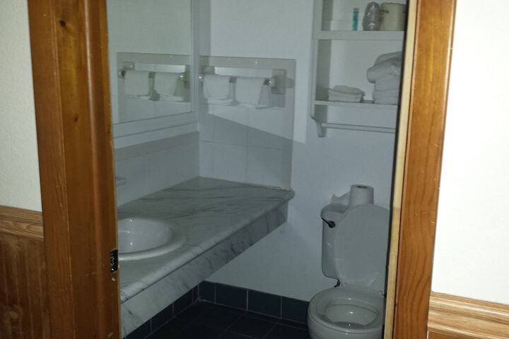 Room 32 of 50