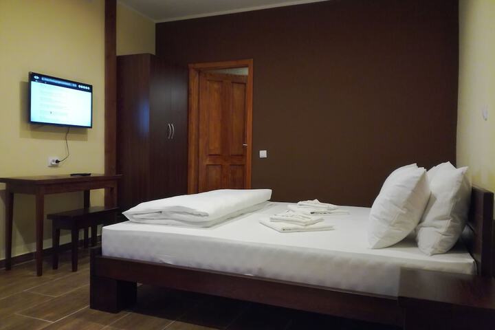 Room 4 of 52