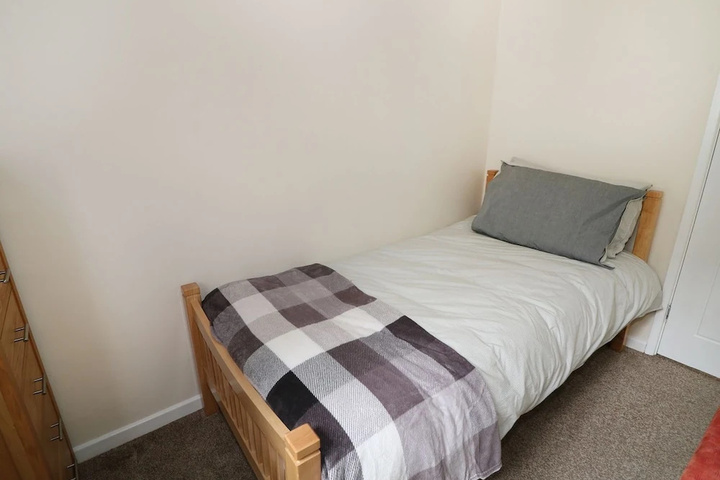 Room 5 of 11
