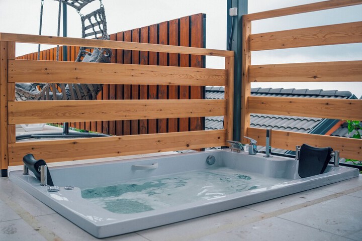 Hot Tub 52 of 80