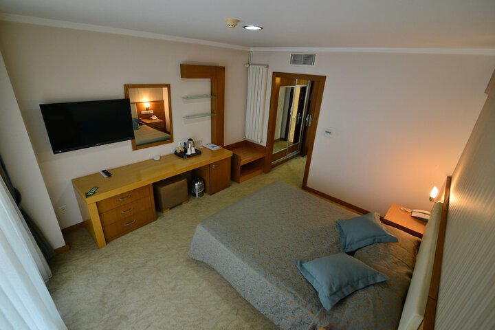 Room 3 of 36