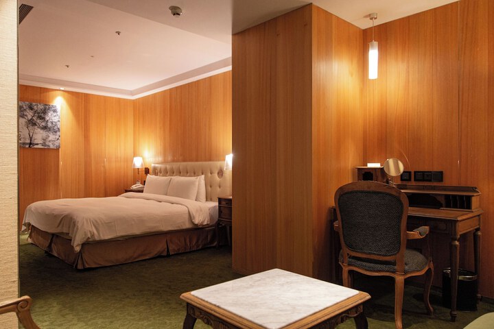 Room 18 of 80