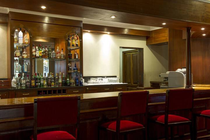 Lounge 26 of 46
