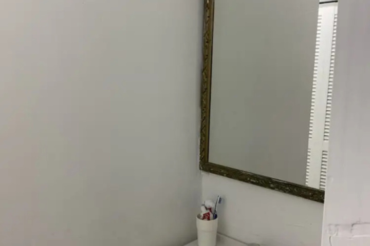 Room 5 of 12
