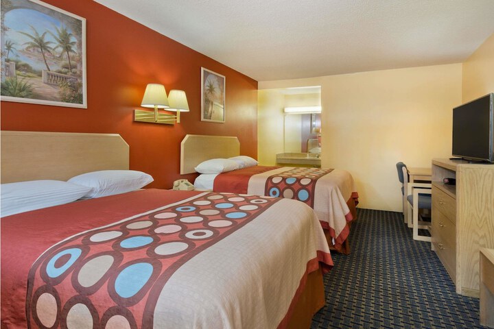 2 Double Beds Mobility Accessible (3 of 6)