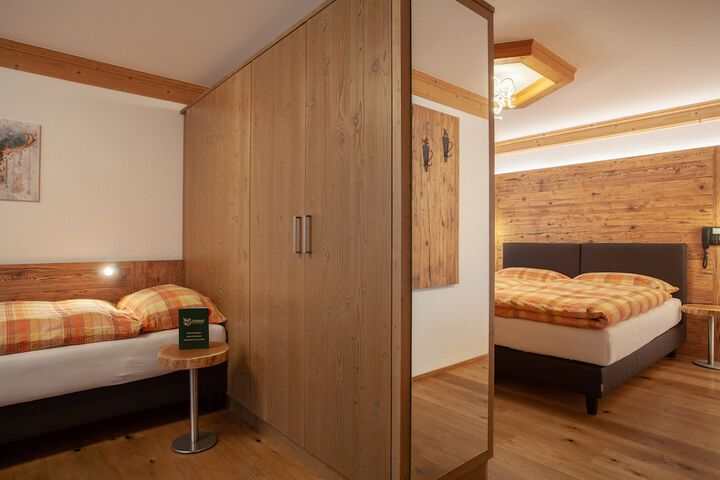 Room 5 of 117