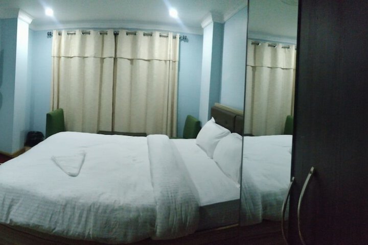 Room 10 of 39