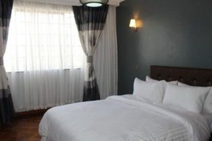 Room 5 of 9