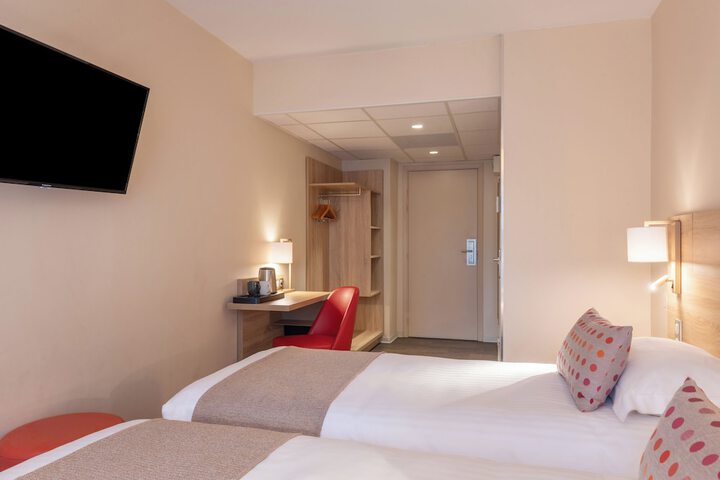 Room 21 of 40