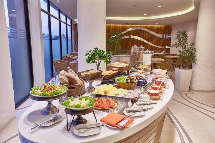 Dining 66 of 80