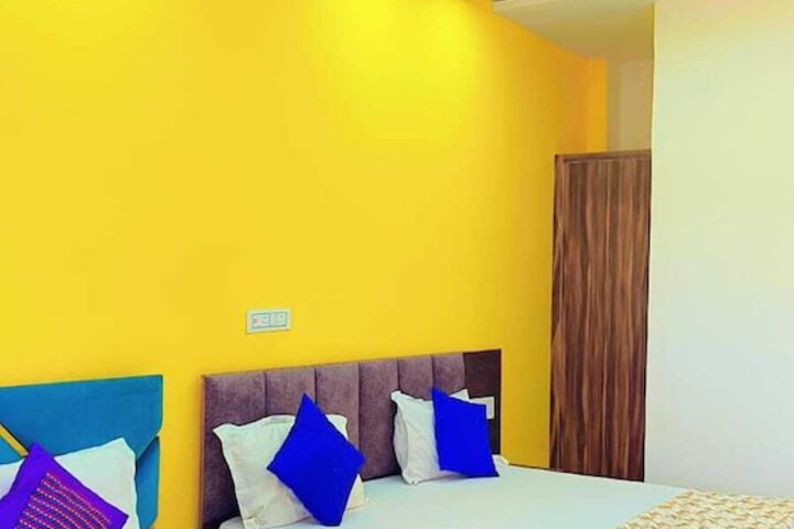 Room 6 of 25