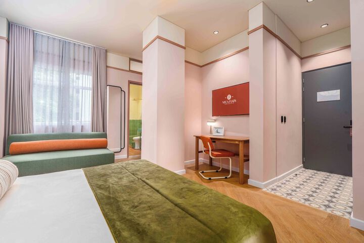 Room 4 of 78