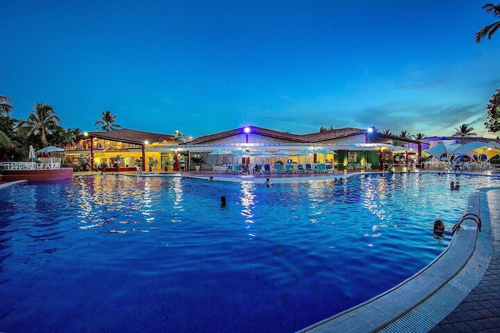 Hotel with Pool