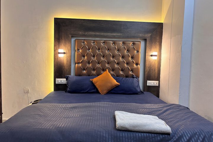 Room 15 of 28