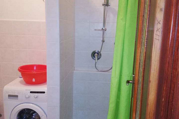 Room 9 of 38