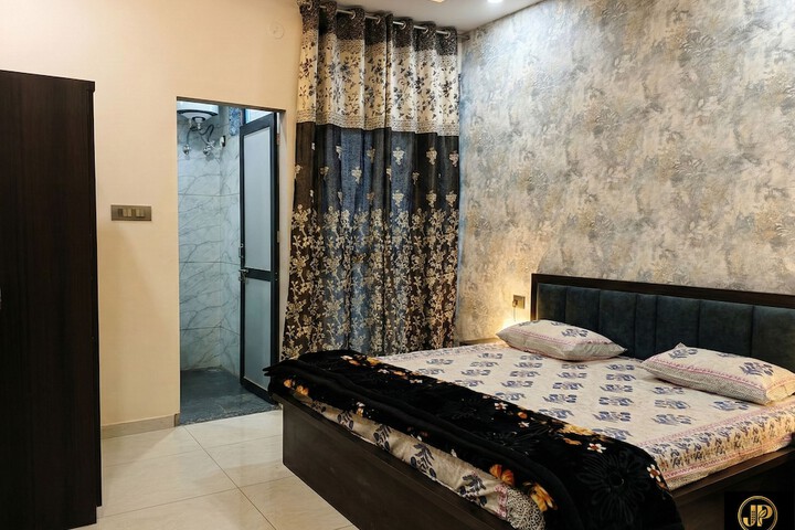 Room 28 of 46