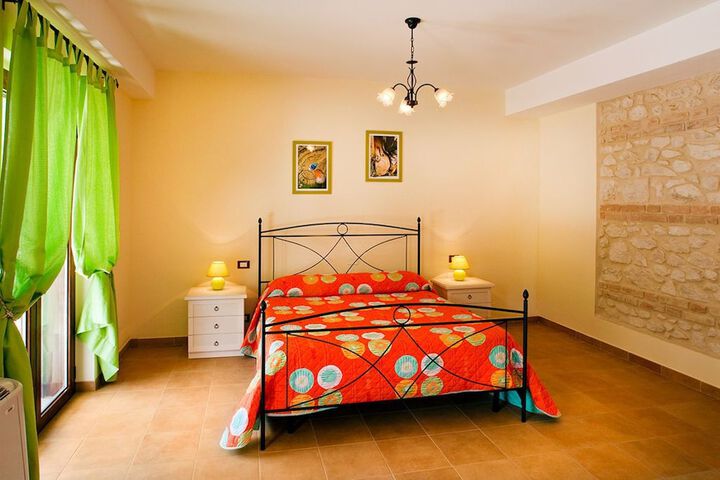 Room 4 of 36