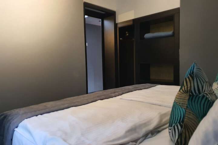 Room 25 of 41