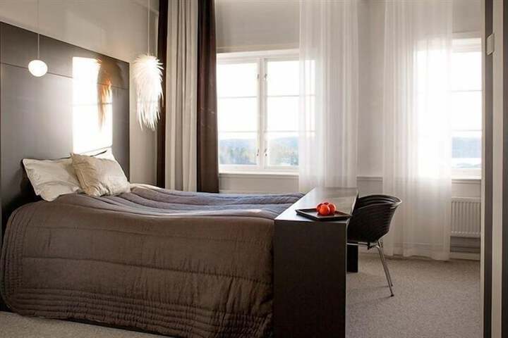 Room 16 of 28