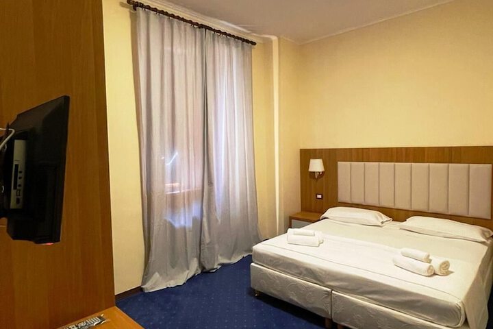 Room 13 of 162