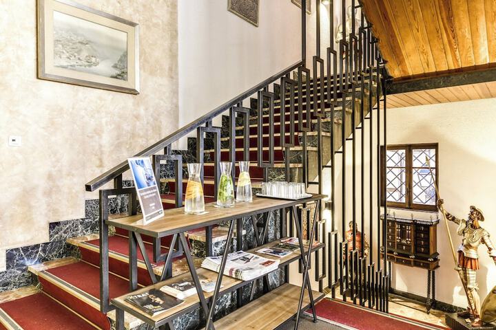 Entrance & Lobby