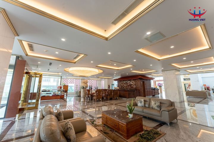 Entrance & Lobby