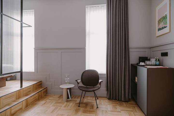 Room 28 of 66
