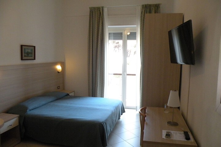 Room 6 of 58