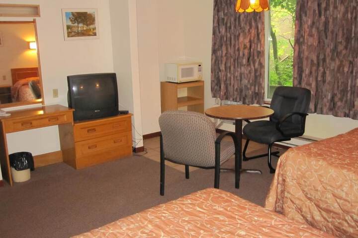 Room 4 of 16