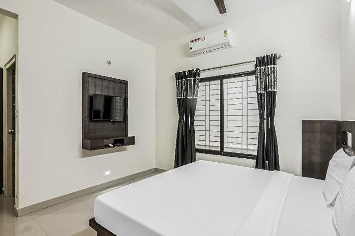 Capital O 84042 Nakshatraa Residency