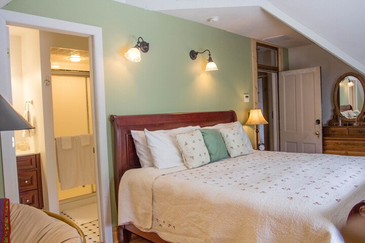 Room 5 of 124