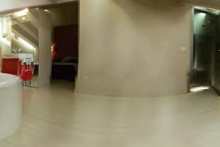 Room 19 of 39