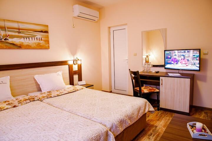 Room 8 of 37