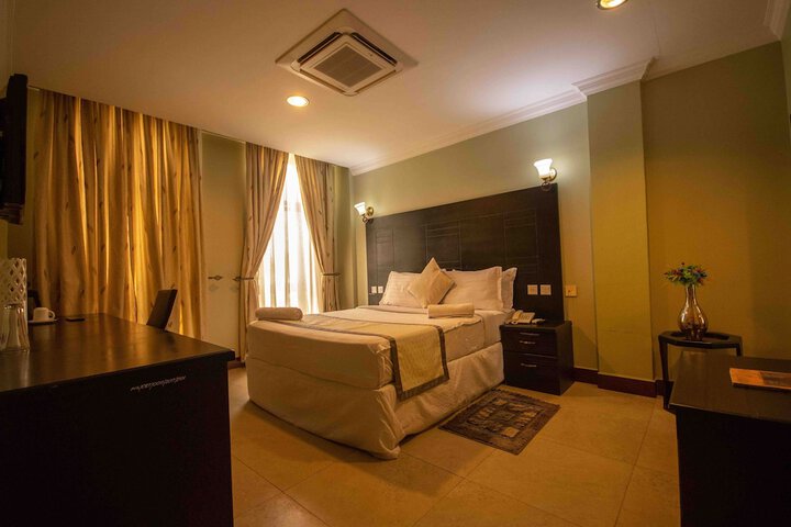 Room 15 of 33